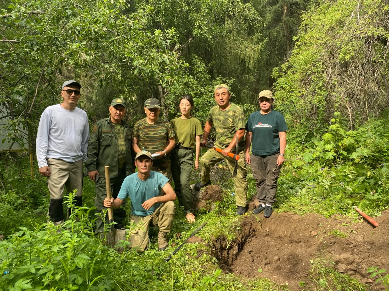 Учёные КазНУ провели морфологический анализ почв под яблоней Сиверса на территории Алматинского заповедника